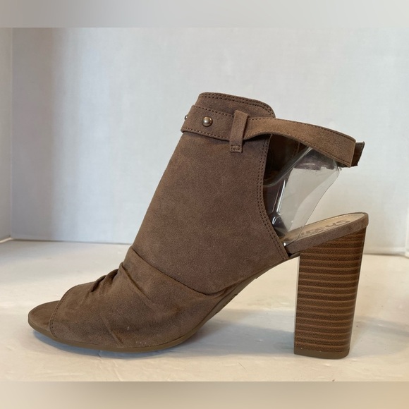 Circus By Sam Edelman Crunched Faux Suede Peep Toe Block Heel Booties Size 9 1/2 - Picture 2 of 10